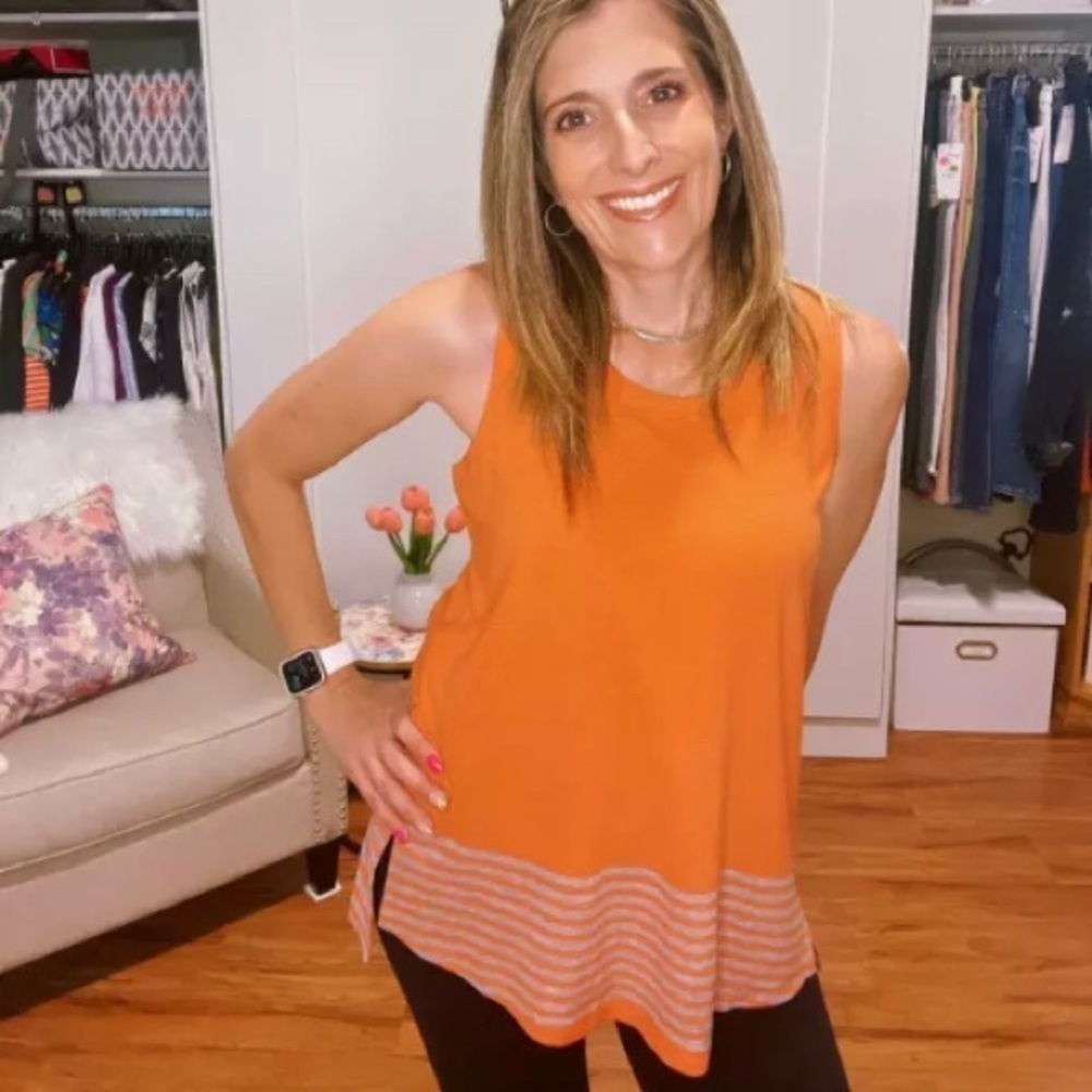 CAbi sleevleless Hang Out Tank - Picture 4 of 5